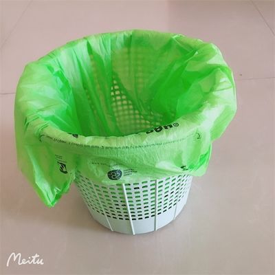 Πράσινες βιοδιασπάσιμες τσάντες απορριμάτων συνήθειας