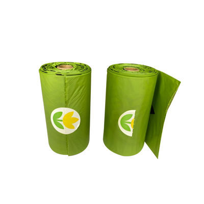 το πράσινο βιοδιασπάσιμο σκουπιδοτενεκές τοποθετεί τις αδιάβροχες λιπασματοποιήσιμες τσάντες 15mic σε σάκκο απορριμάτων